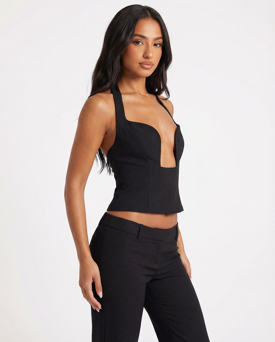 TOP HALTER ESTRUCTURADO ESCOTE PROFUNDO