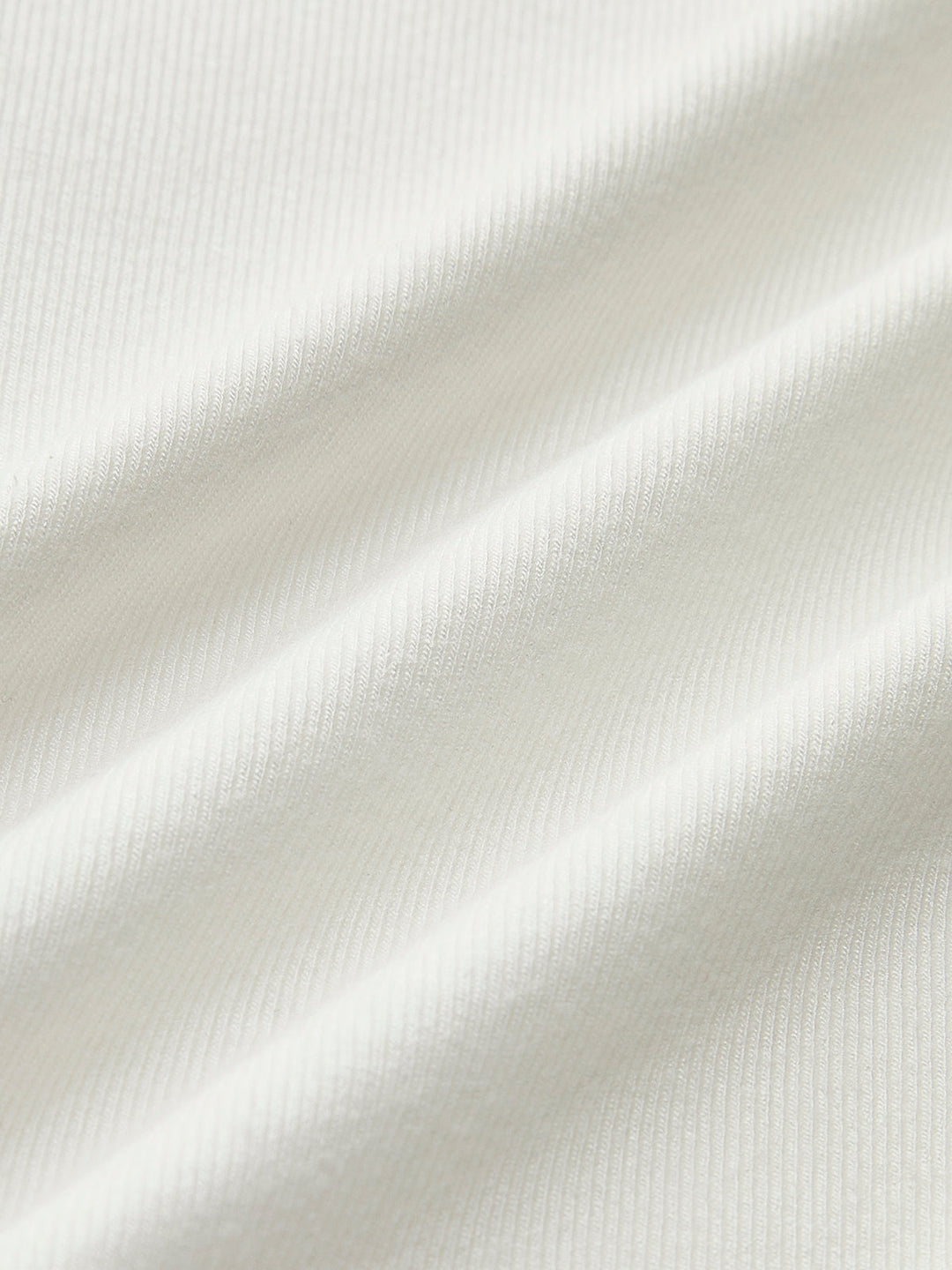 CAMISETA CUELLO ALTO Y RIBETE