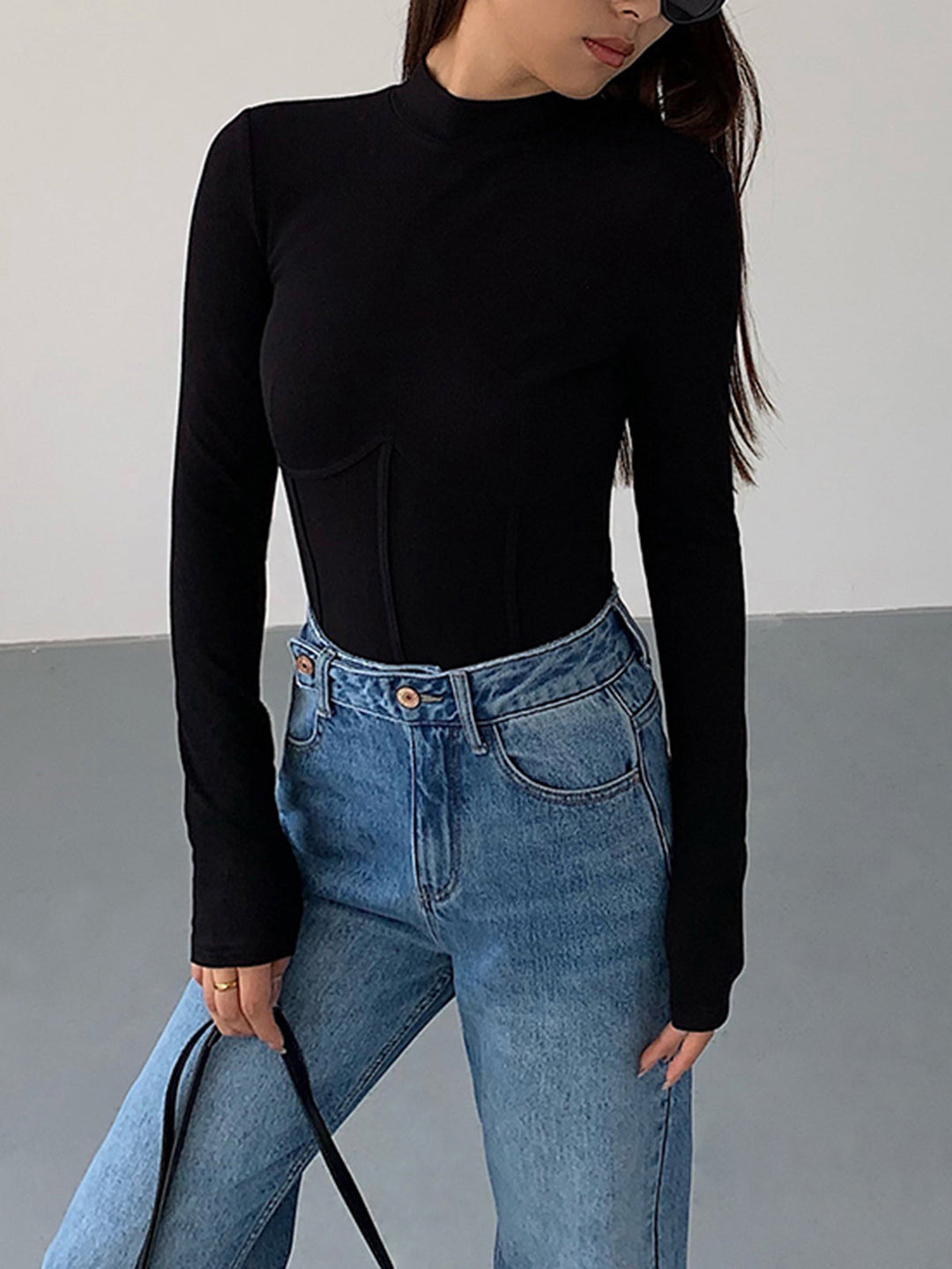 CAMISETA CUELLO ALTO Y RIBETE