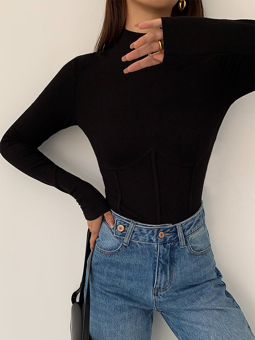 CAMISETA CUELLO ALTO Y RIBETE