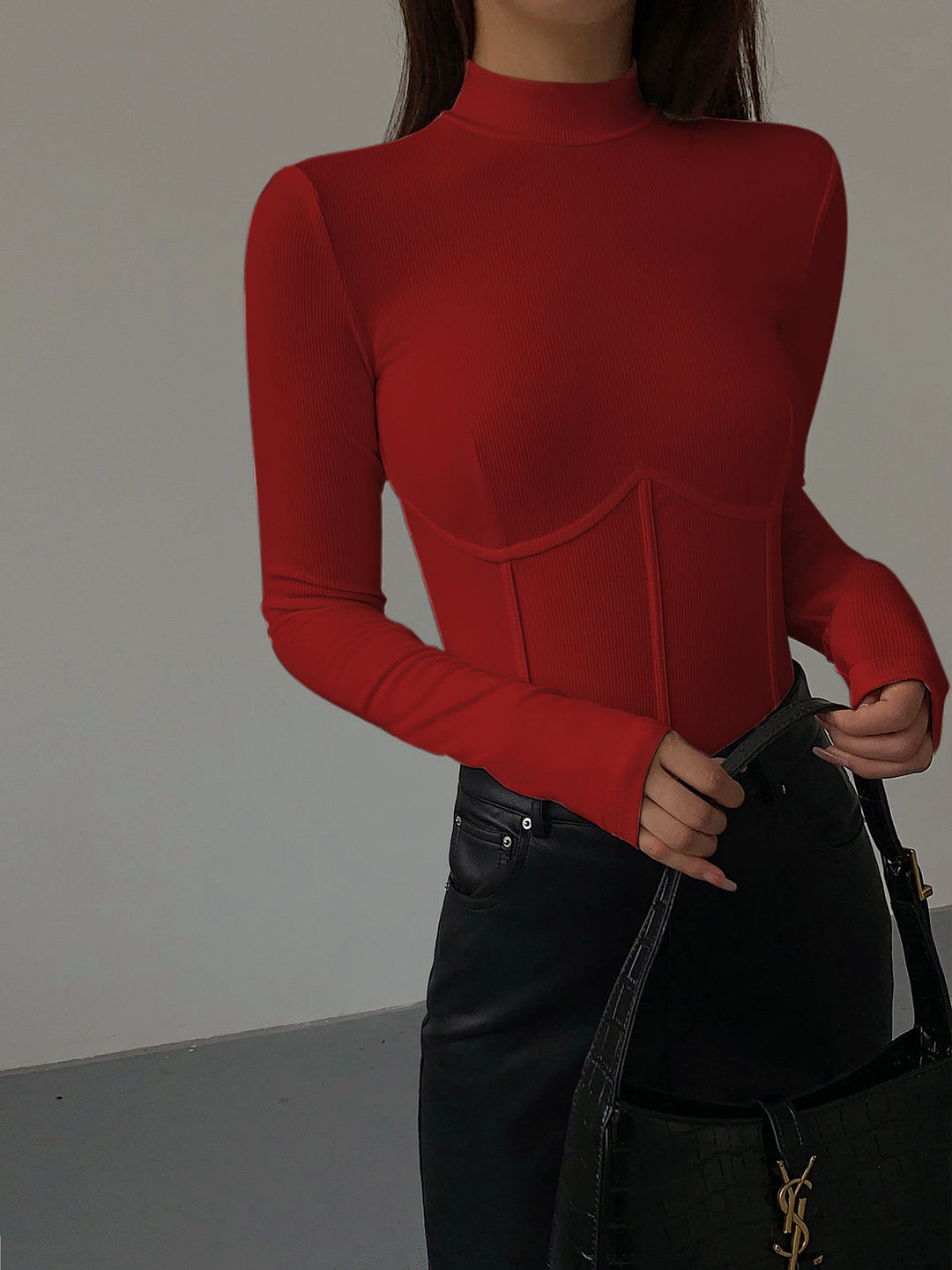 CAMISETA CUELLO ALTO Y RIBETE